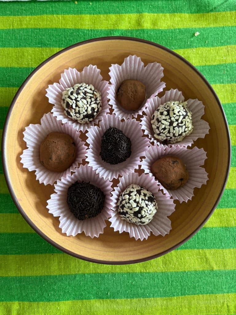 Brigadeiros — Brasiliansk chokladkola